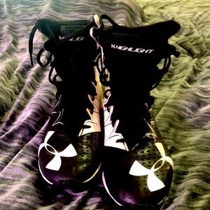 Size 6 UNDER ARMOUR FOOTBALL CLEATS